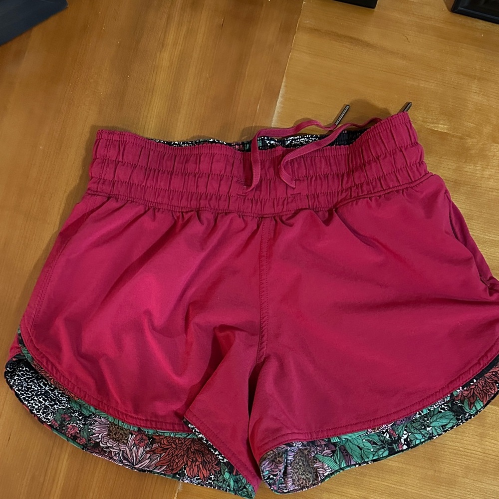 Lululemon Choose a Side Shorts - Picture 3 of 6